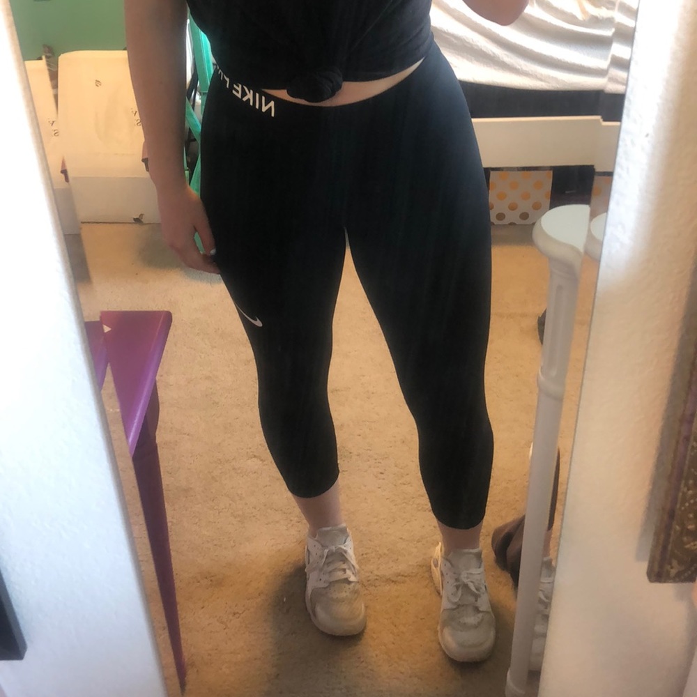 Nike Cropped Dri Fit Black Leggings
